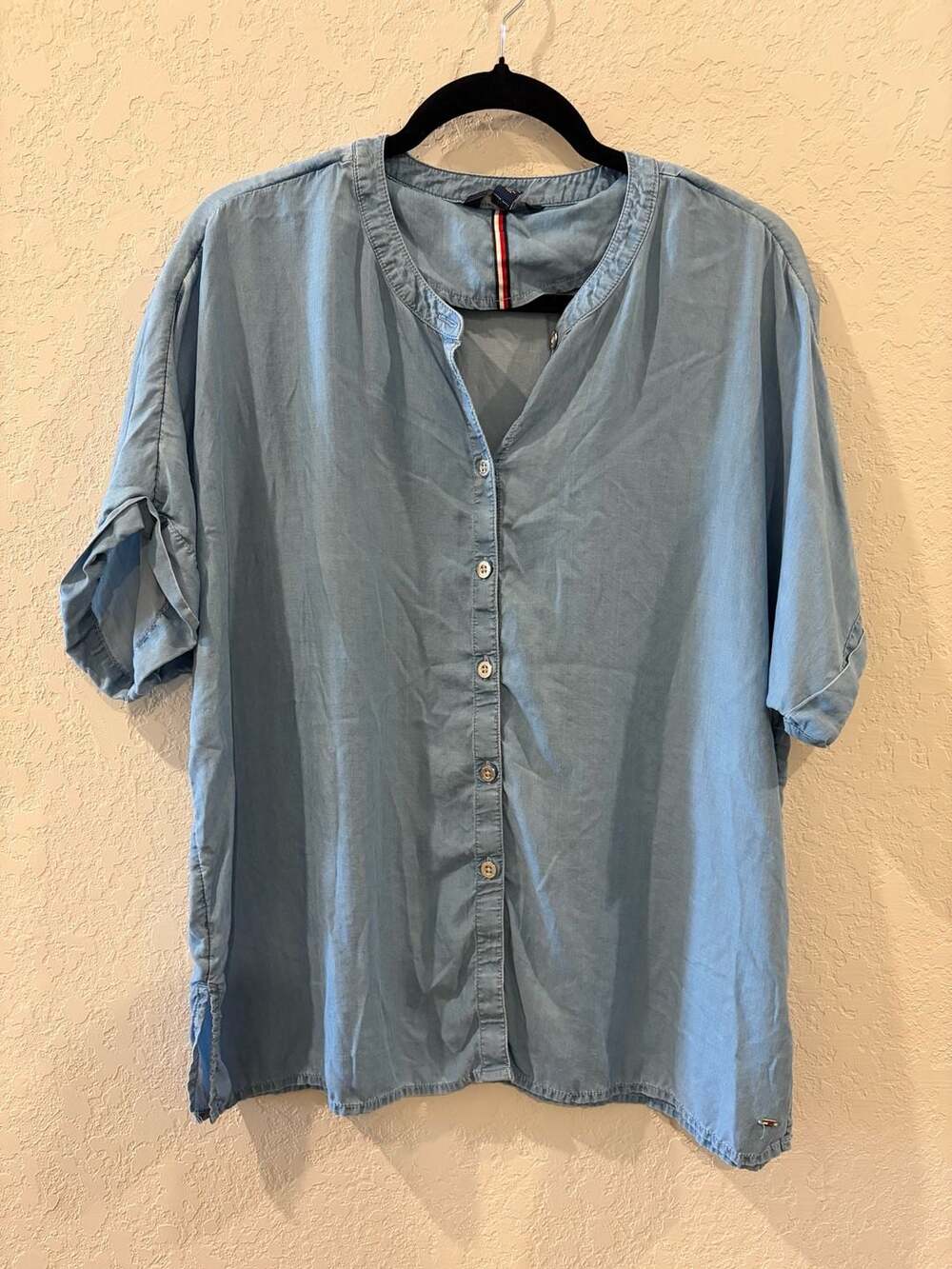 Tommy Hilfiger Women's Chambray Button-Down Short Sleeve Top